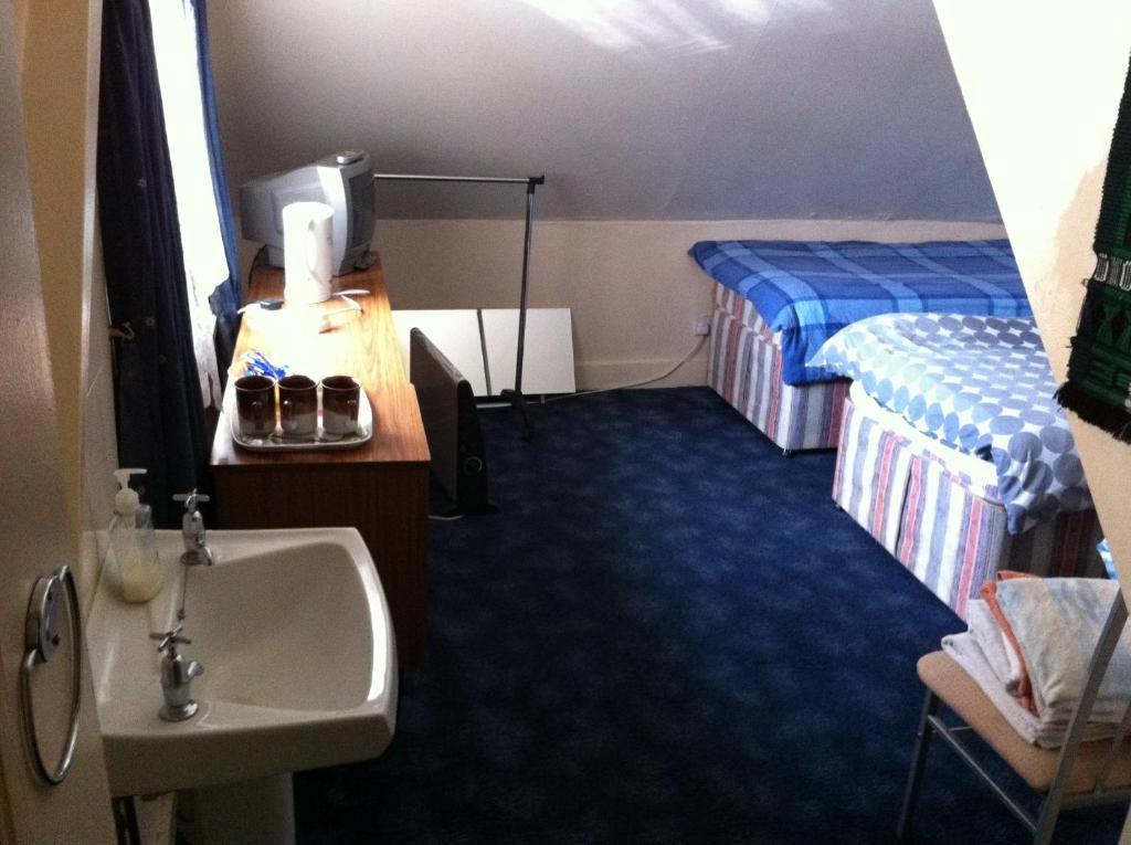 Wanstead Hotel Londra Oda fotoğraf